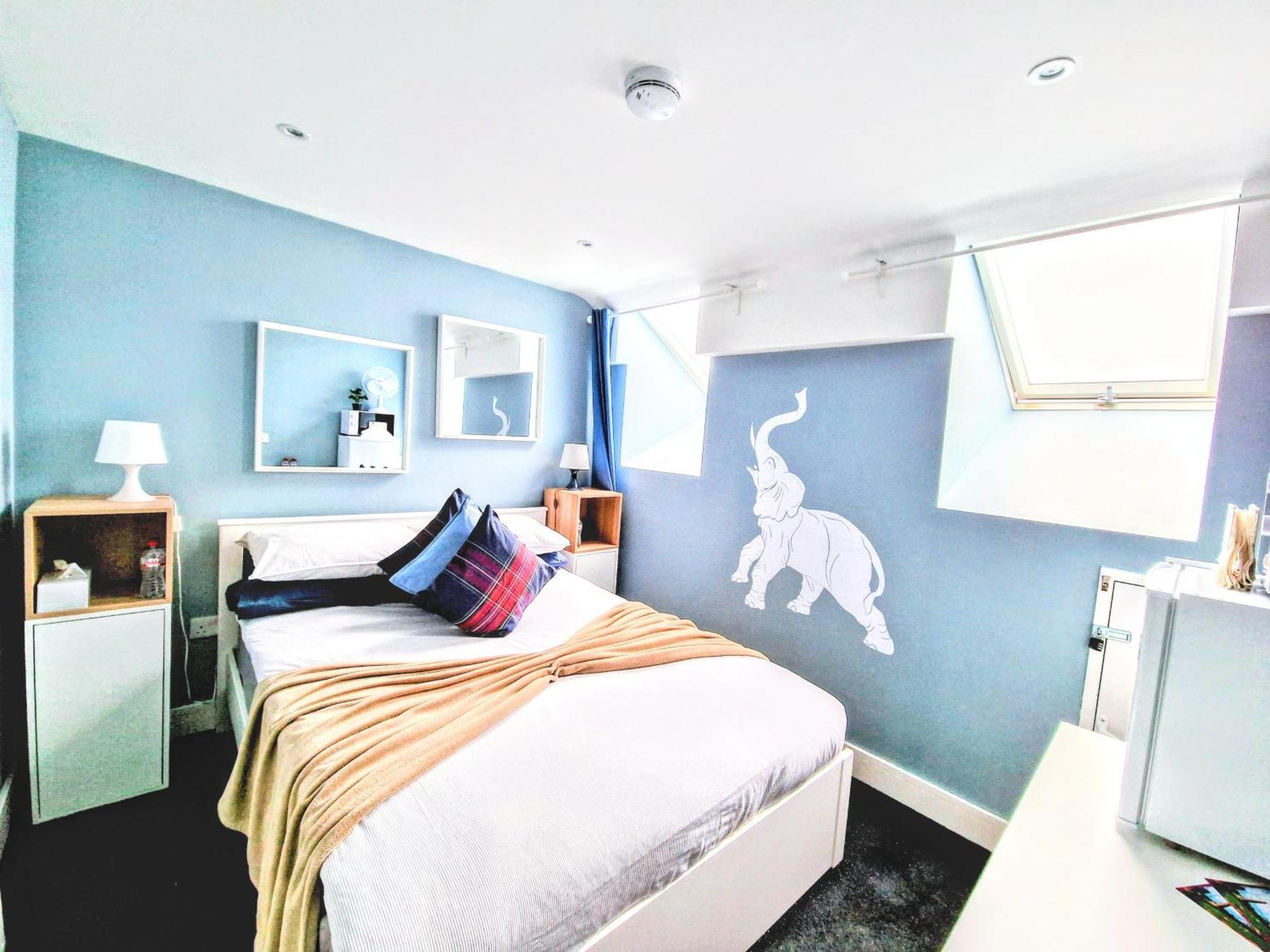 Blue Elephant Room! Lucan Exteriér fotografie